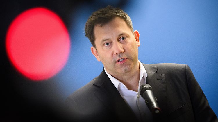 Finanzminister Klingbeil legt den Regierungsentwurf für den Haushalt vor. 