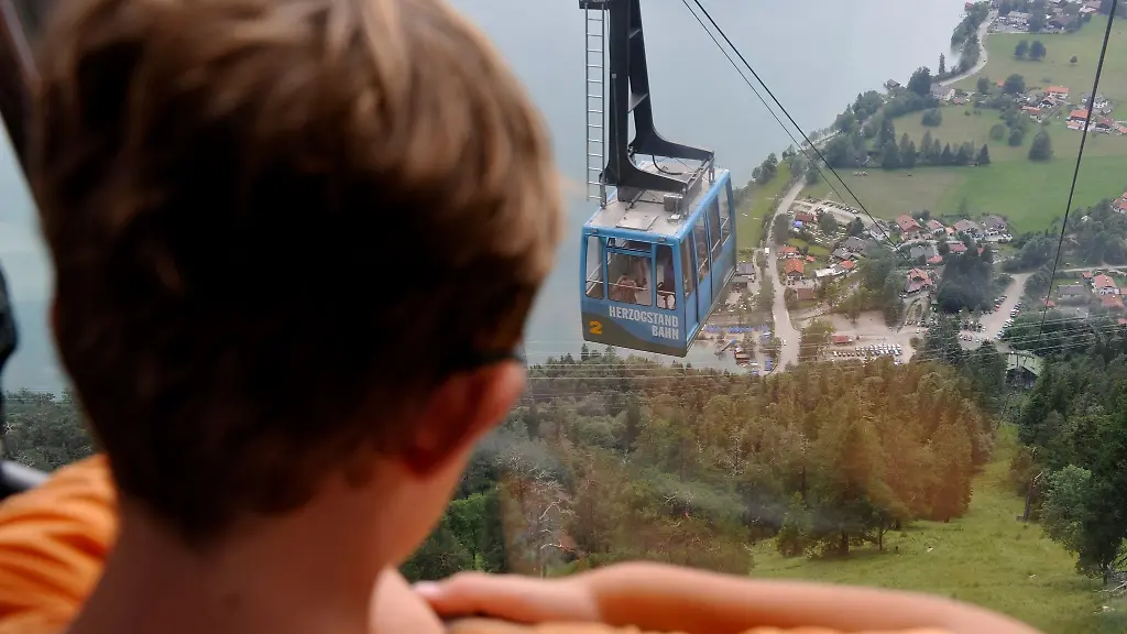 Die-Herzogstandbahn-faehrt-auf-den-Herzogstand