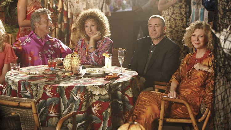 Dustin Hoffmann, Barbra Streisand, Robert De Niro und Blythe Danner (v.l.n.r.) in einer Filmszene von  "Meine Frau, ihre Schwiegereltern und ich".