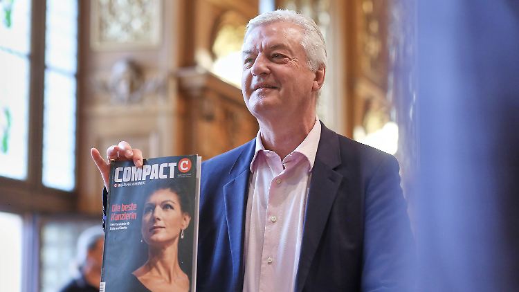 Chefredakteur Jürgen Elsässer kann sich freuen.