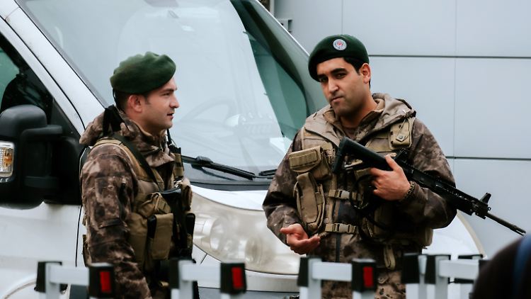 Die Uniformierten seien von der Gülen-Bewegung in die Truppen geschleust worden, lautet der Vorwurf.