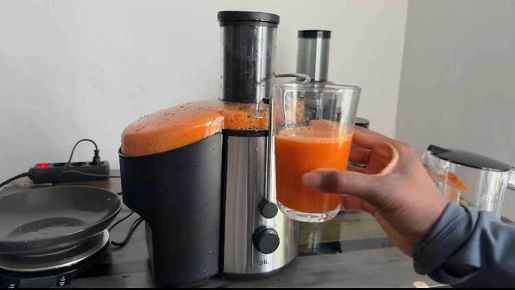 Welches Gerät kann in Sachen Saft überzeugen? Wir haben mehrere Entsafter auf den Prüfstand gestellt 