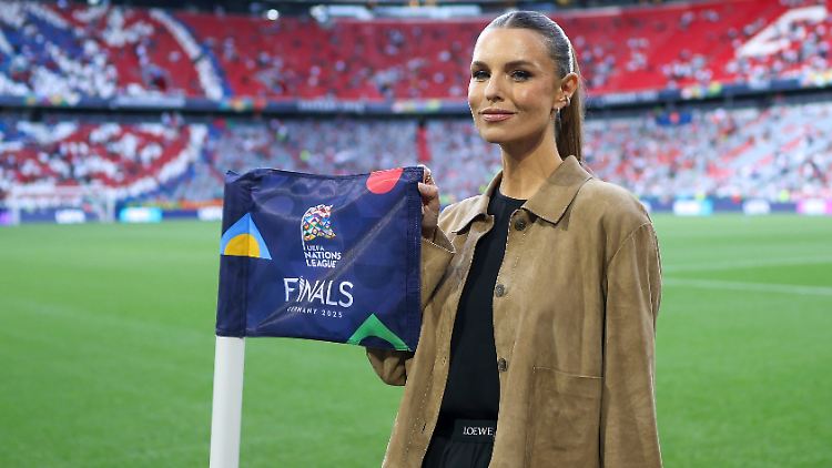 Laura Wontorra ist künftig wieder beim Fußball bei RTL zu sehen.