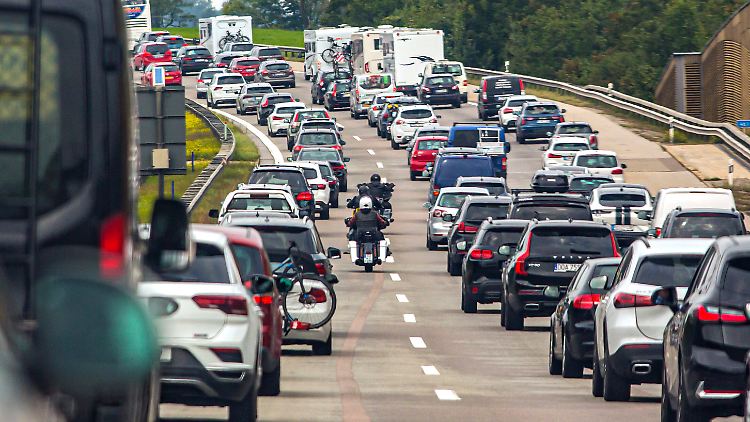 Straßen ohne Stau? Der Bau wäre machbar, aber völlig unökonomisch, sagt Verkehrsexperte Gernot Liedtike.