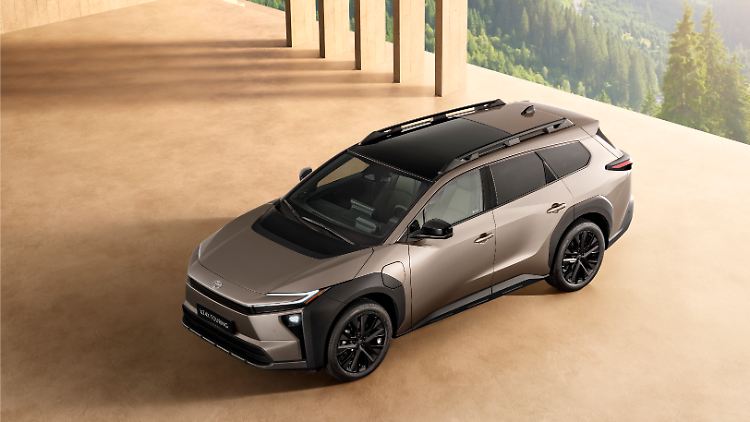 Als Touring ist der Toyota bZ4X deutlich stattlicher geraten als die Limousine. Er ist nicht nur 14 Zentimeter länger, sondern auch 2 Zentimeter höher.