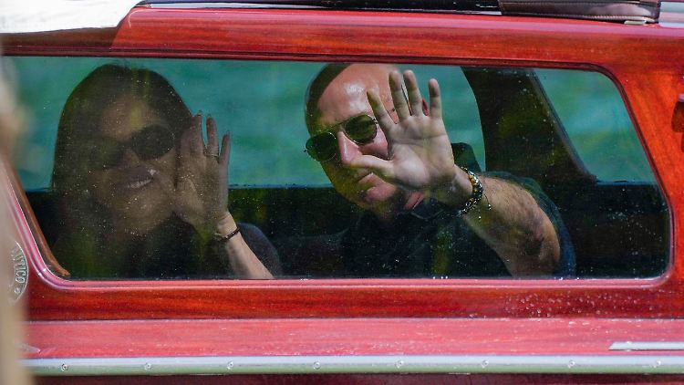 Sie sind da: Jeff Bezos und Lauren Sánchez.