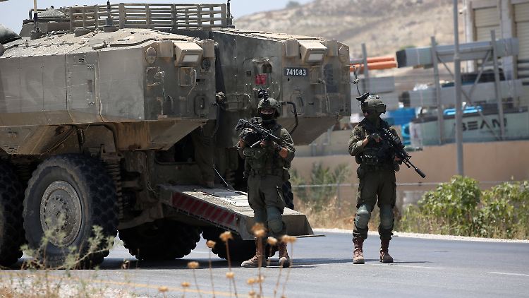 Am Montag hatte das Gesundheitsministerium in Ramallah bereits den Tod eines 13-Jährigen in der Stadt Kafr Malik bekanntgegeben.