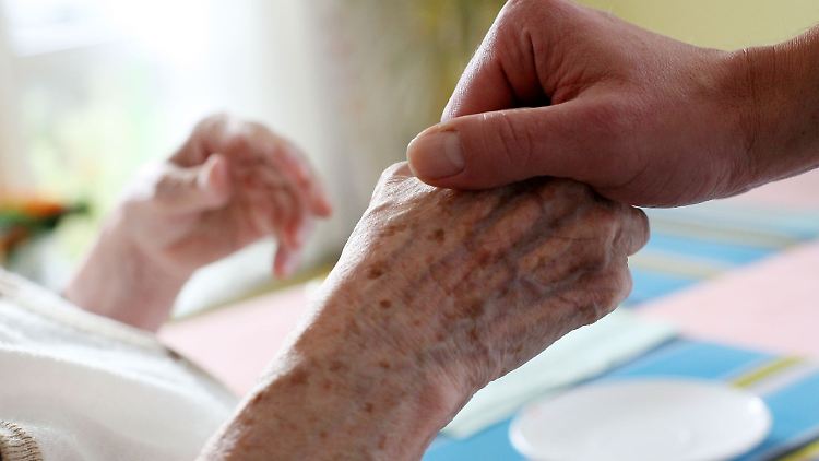 Eine Kurzzeitpflege im Heim ist etwa dann eine Option, wenn die Betreuung zu Hause vorübergehend nicht möglich ist.