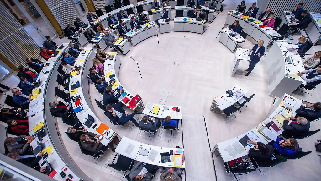 Eine-Plenarsitzung-im-Landtag-von-Mecklenburg-Vorpommern