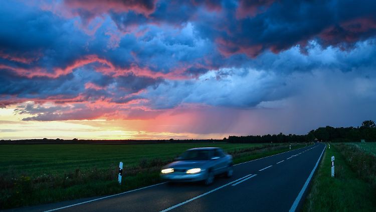 Sicher durchs Unwetter: Gewitter können Autos und ihren Passagieren kaum etwas anhaben.