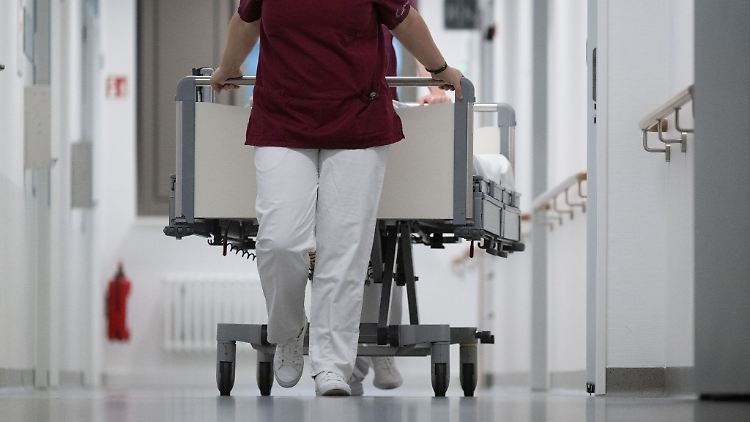 Die Zahl der Pflege-Azubis, die ihre Ausbildung erfolgreich beenden, stagniert in Thüringen (Symbolfoto).