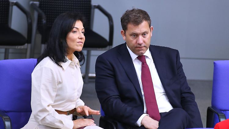 Energieministerin Katherina Reiche und Finanzminister Lars Klingbeil senken die Stromsteuer nur für Unternehmen, nicht für private Verbraucher.
