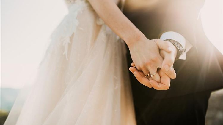 Stilvolle Looks zur Hochzeit gibt es auch zum kleinen Preis.
