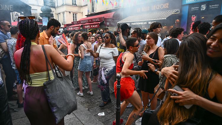 In zahlreichen Städten Frankreichs feierten Menschen die Fête de la Musique, wie hier in Paris.