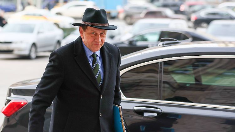 Botschafter Alexander Graf Lambsdorff erfährt bald, welche Gegenmaßnahmen der Kreml plant.