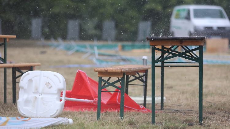 Laut dem Deutschen Wetterdienst besteht von der Mitte bis in die Osthälfte vereinzelt Unwettergefahr durch orkanartige Böen.
