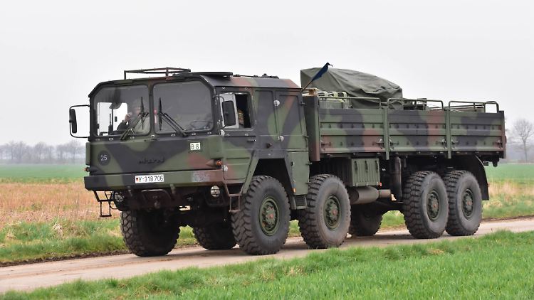 Sechs solcher Lastwagen wurden beschädigt oder gar komplett zerstört.