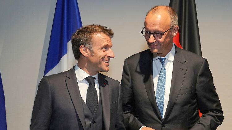 Die EU verhandelt zu kompliziert: Macron und Merz "ermutigen" von der Leyen, zügiger zur Sache zu kommen. 