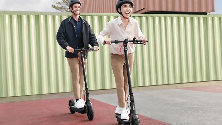 E-Scooter im urbanen Alltag: flexibel, leise und emissionsfrei unterwegs.