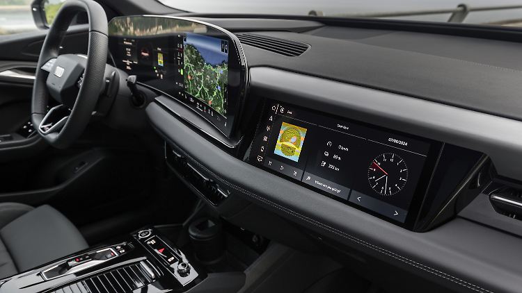 Spielerei oder nützlich? Gadget-affine Beifahrer freuen sich durchaus über den dritten Touchscreen.