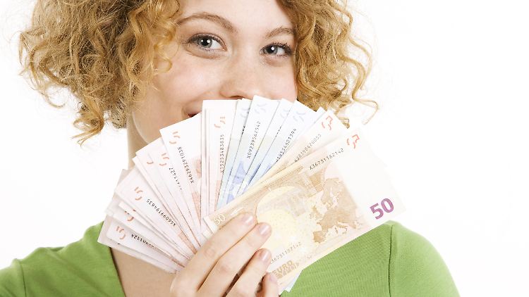 Deutschlands Lottogewinner haben verraten, ob sich ihr Alltag durch das viele Geld verändert hat.
