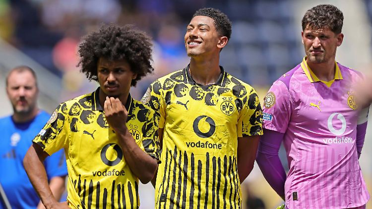 Jobe Bellingham (M.) wird wohl sein erstes Bundesliga-Spiel gegen den FC St. Pauli erleben. 