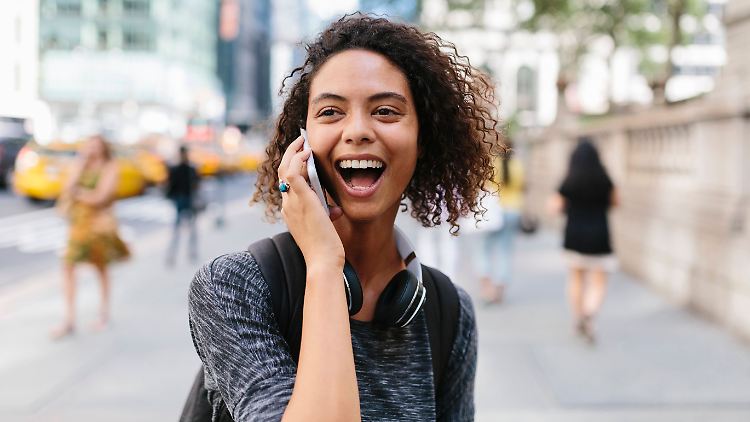 Bei Reisen in die USA ist der Abschluss eines speziellen Smartphone-Datentarifs sinnvoll.