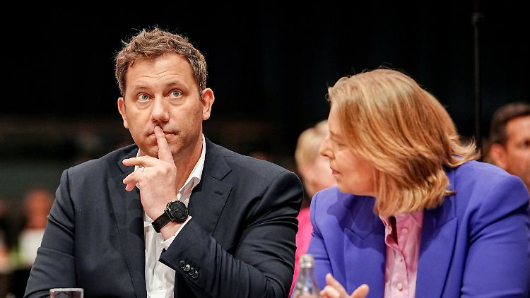 Lars Klingbeil sprach nach seiner Wahl mit nur 64,9 Prozent von einem "schweren Ergebnis" für ihn.
