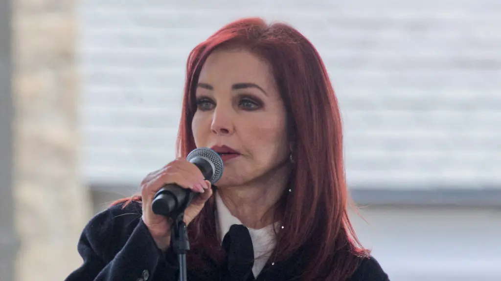 2023-01-22T192039Z-551016891-RC2MVY9OYRO6-RTRMADP-3-PEOPLE-LISA-MARIE-PRESLEY-MEMORIAL