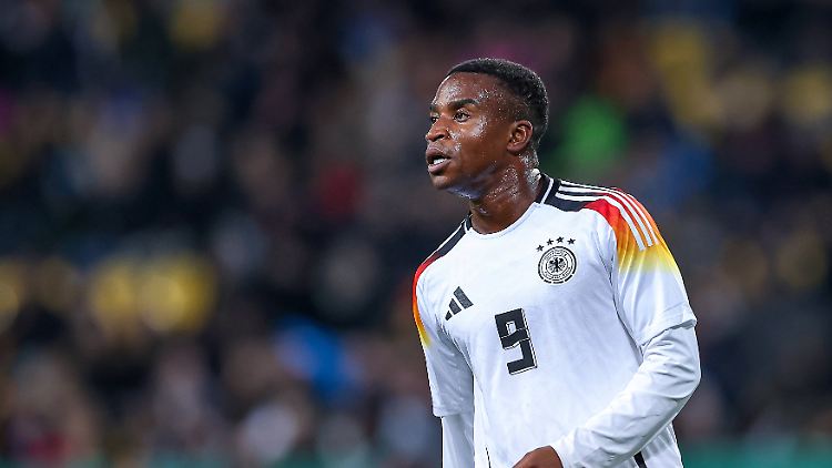 Moukoko im November 2024 bei einem Spiel der U21.