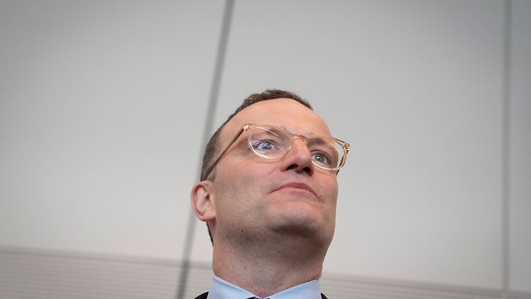 Jens Spahn zufolge reichen US-Atombomben in Deutschland auf Dauer nicht aus.