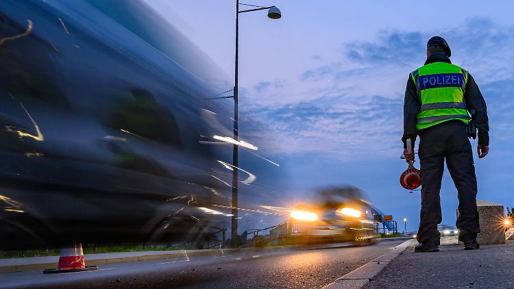 Das Verwaltungsgericht Berlin hatte Anfang Juni in einer Eilentscheidung festgestellt, die Zurückweisung dreier Somalier bei einer Grenzkontrolle am Bahnhof Frankfurt (Oder) sei rechtswidrig.