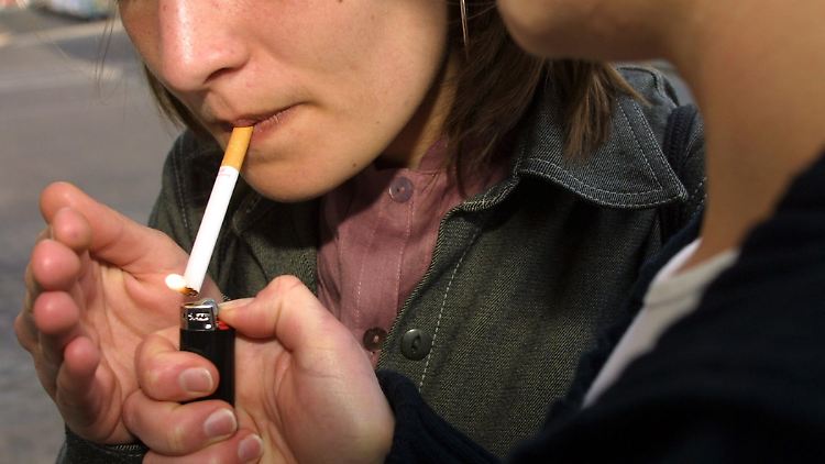 Rauchen war schon vorher an bestimmten Orten in Frankreich verboten, jetzt wird das Gesetz verschärft.