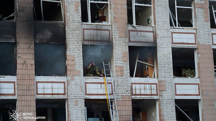 Ein zerstörtes Wohnhaus in Smila nach einer weiteren Nacht des Terrors.
