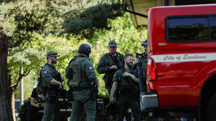 Einsatzkräfte versammeln sich am Cherry Hill Park im US-Bundesstaat Idaho.