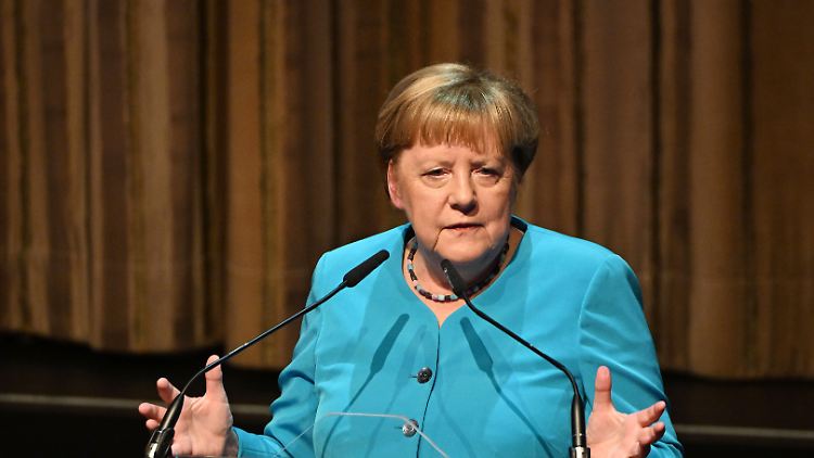 "Ich kann nicht immer nur über die AfD sprechen und deren Tagesordnung aufnehmen", sagte Merkel.
