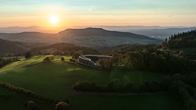 Eingebettet im Grün: Das Gesundheitsresort "Luisenhöhe" bei Freiburg.