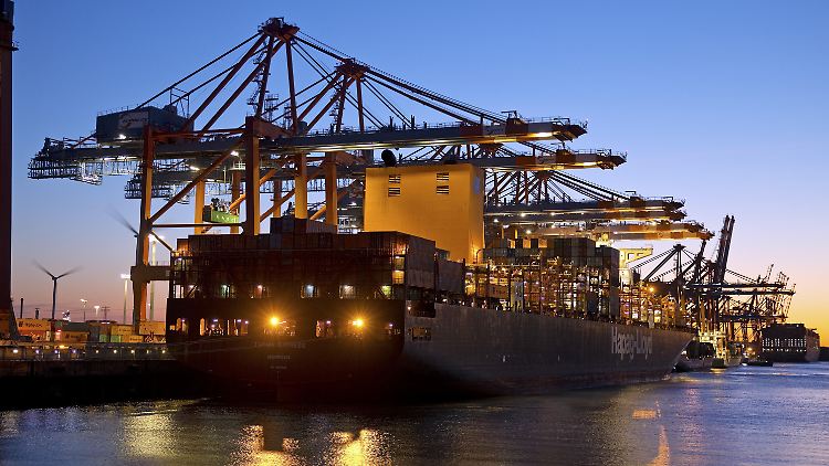 Unter anderem im Hamburger Hafen kommt es zu massiven Verzögerungen.