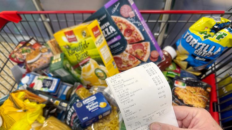 Im April und Mai waren die Verbraucherpreise noch um jeweils 2,1 Prozent gestiegen. Von Mai auf Juni stagnierten die Preise.