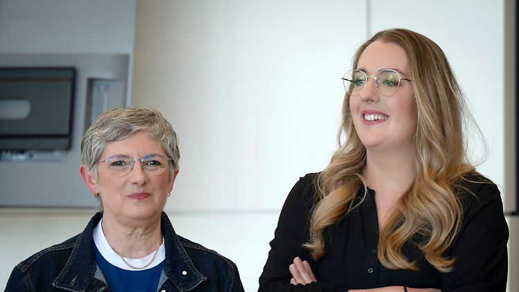 Dröge und Haßelmann suchen mit ihrer Fraktion nach dem richtigen Kurs in der Opposition.