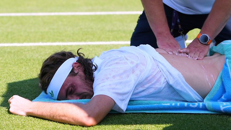 Stefanos Tsitsipas litt unter Rücken.