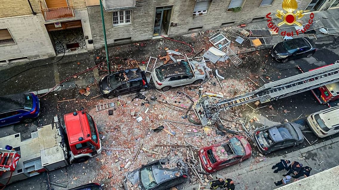 Bei der Explosion wurden auch mehrere Autos beschädigt.