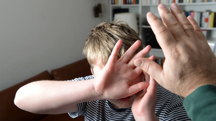 Gewalt schadet immer der Beziehung zwischen Eltern und Kindern.