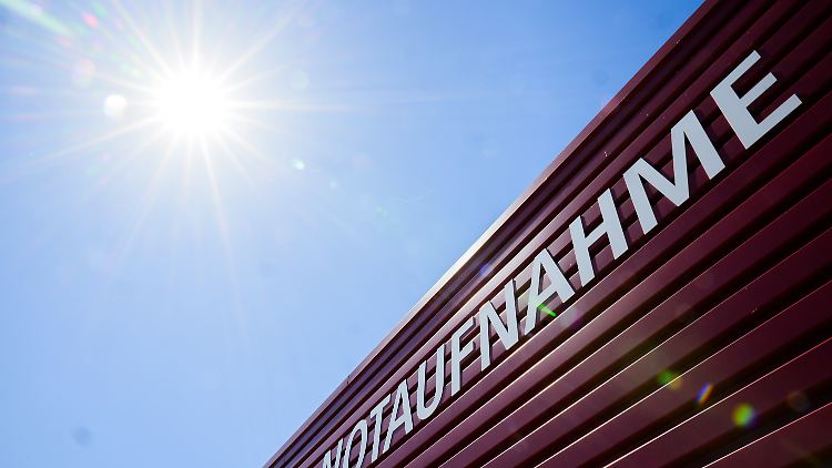 Die Hitze bereitet auch Patienten in Krankenhäusern und Pflegeheimen wegen fehlendem Schutz große Probleme.