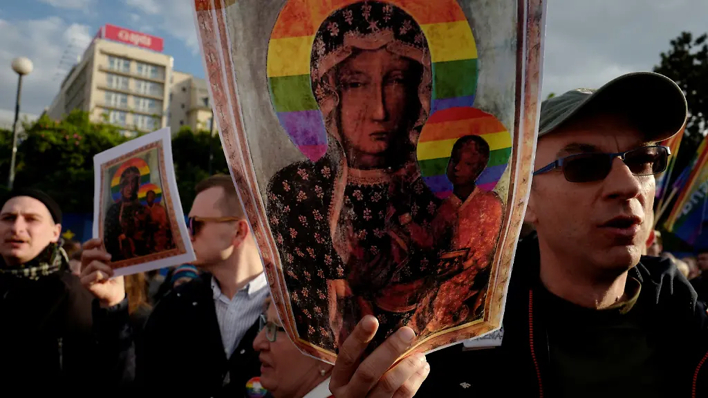 2019-05-07T201201Z-827762922-RC1898D53E00-RTRMADP-3-POLAND-CHURCH-LGBT
