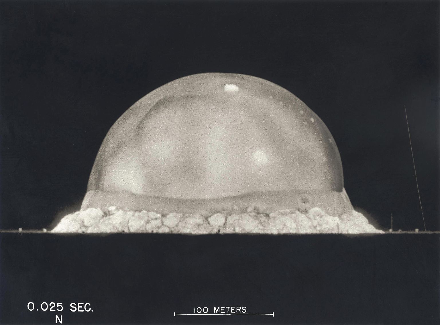 Am 16. Juli 1945 explodiert zum ersten Mal eine Atombombe.