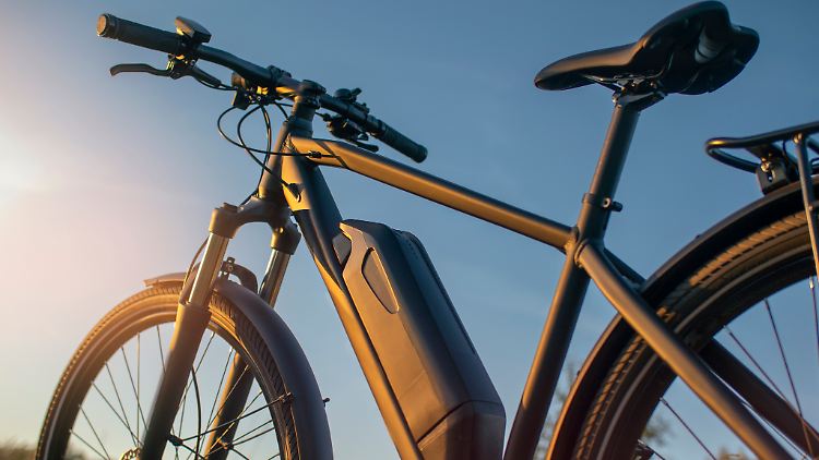 Wer beim E-Bike-Kauf sparen möchte, sollte Refurbished-Angebote prüfen.