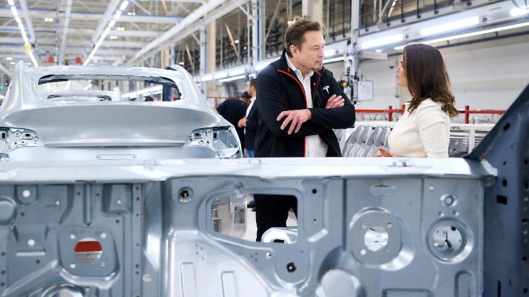 Elon Musk will Teslas Probleme nun offenbar selbst angehen.
