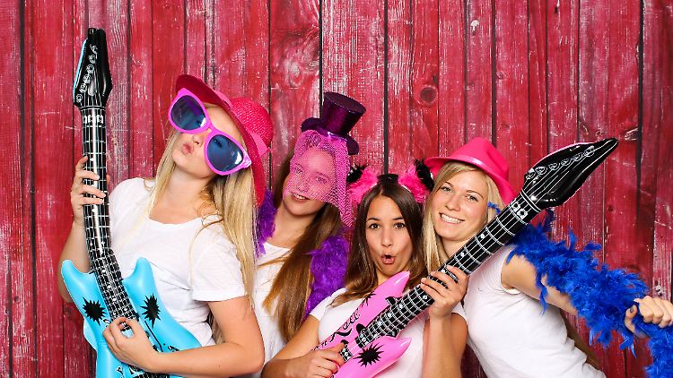 Für ulkige Posen auf Hochzeiten oder Geburtstagsfeiern prädestiniert: Fotoboxen.