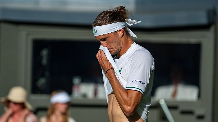 Alexander Zverev schied in Wimbledon direkt aus.
